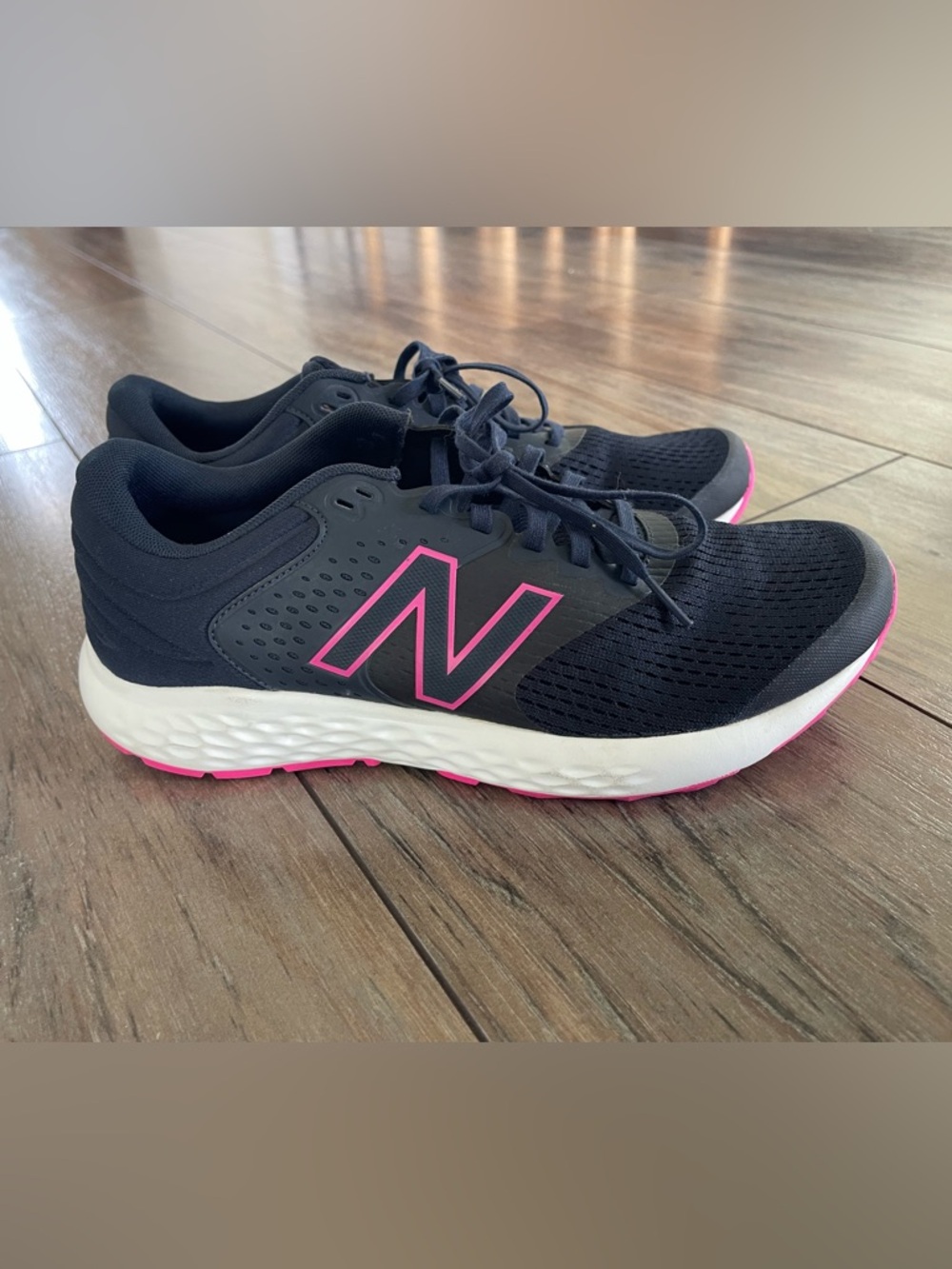 New Balance Women's 520v7 running shoes Worn once size US 11 Navy Blue with Pink